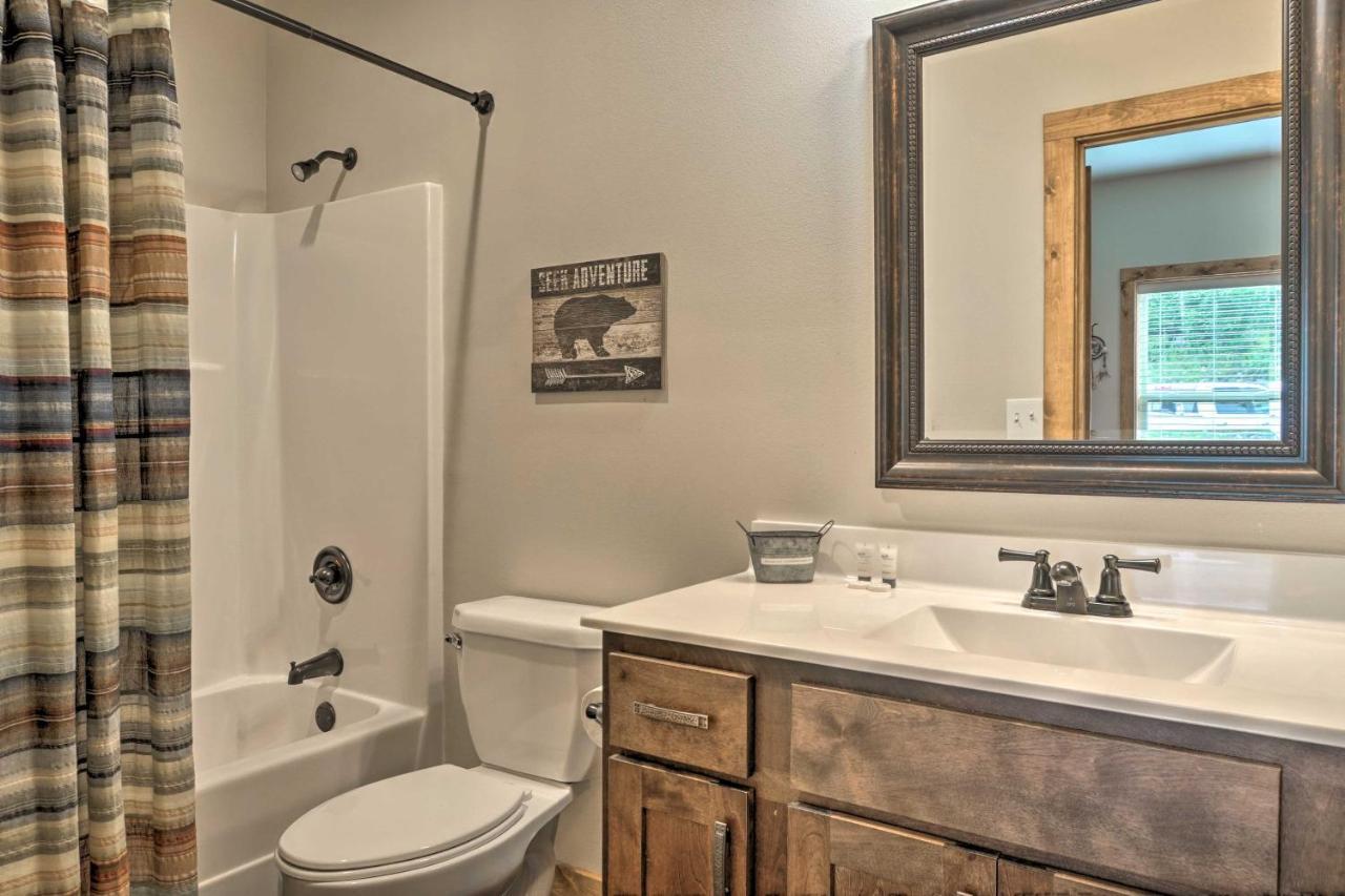 Branson West Cabin With Pool Access And Golfing Eksteriør bilde