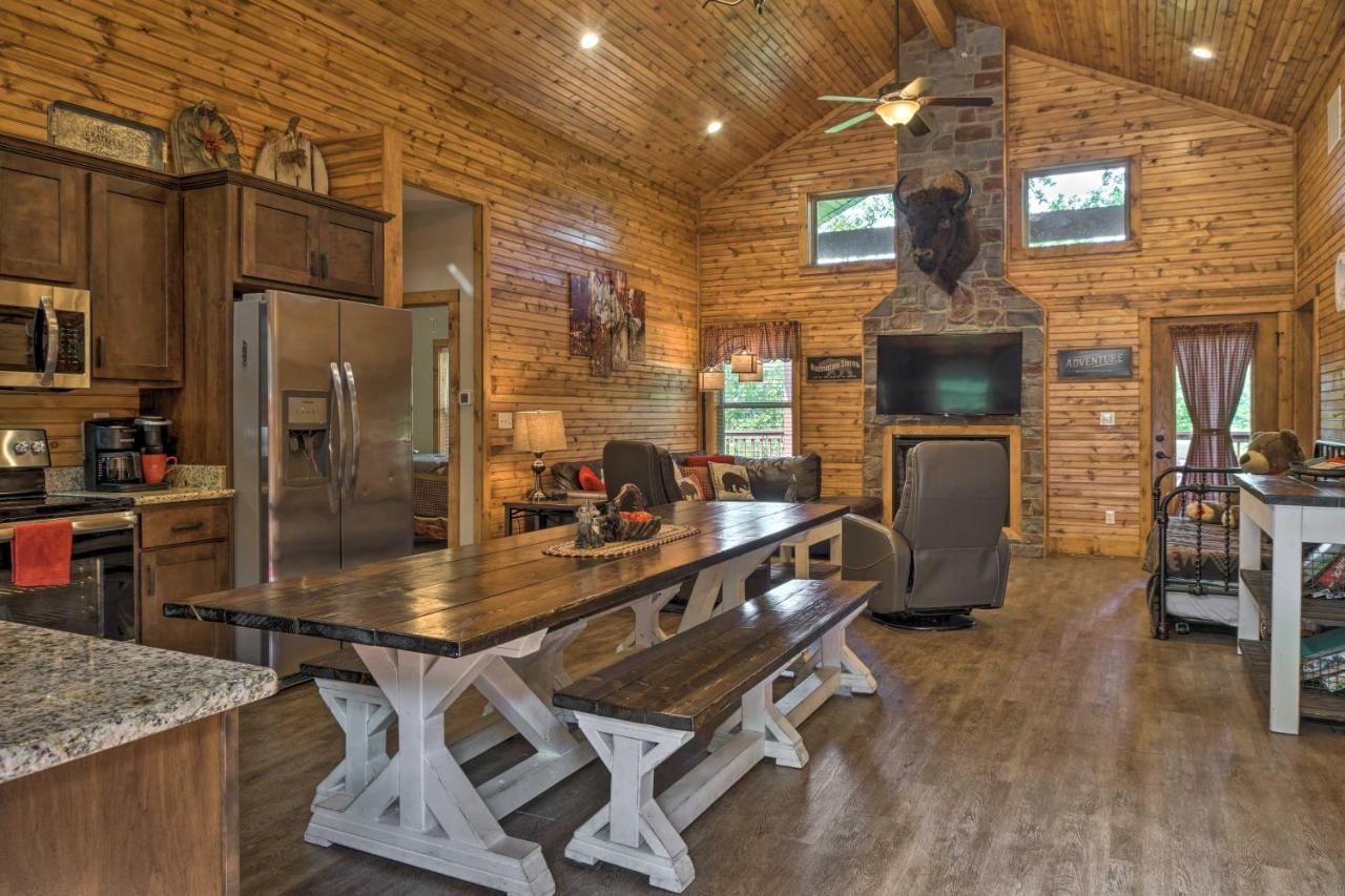 Branson West Cabin With Pool Access And Golfing Eksteriør bilde