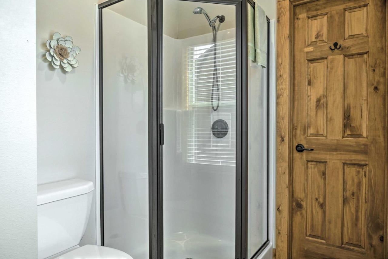 Branson West Cabin With Pool Access And Golfing Eksteriør bilde