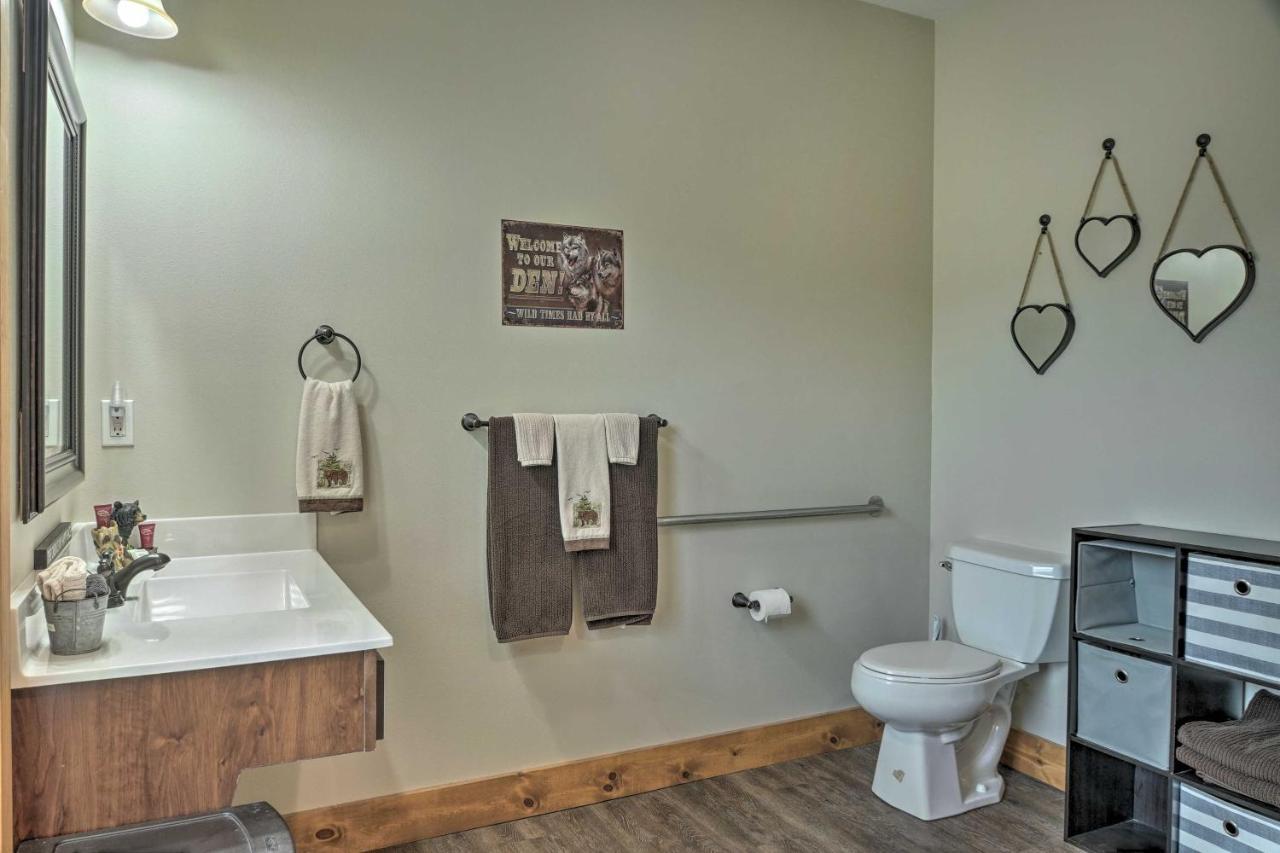 Branson West Cabin With Pool Access And Golfing Eksteriør bilde