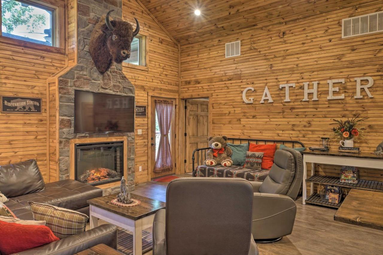 Branson West Cabin With Pool Access And Golfing Eksteriør bilde