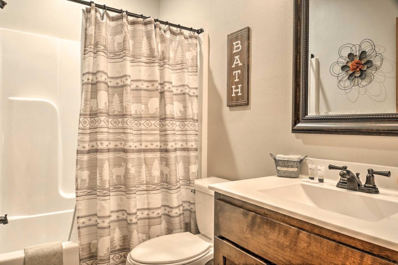 Branson West Cabin With Pool Access And Golfing Eksteriør bilde